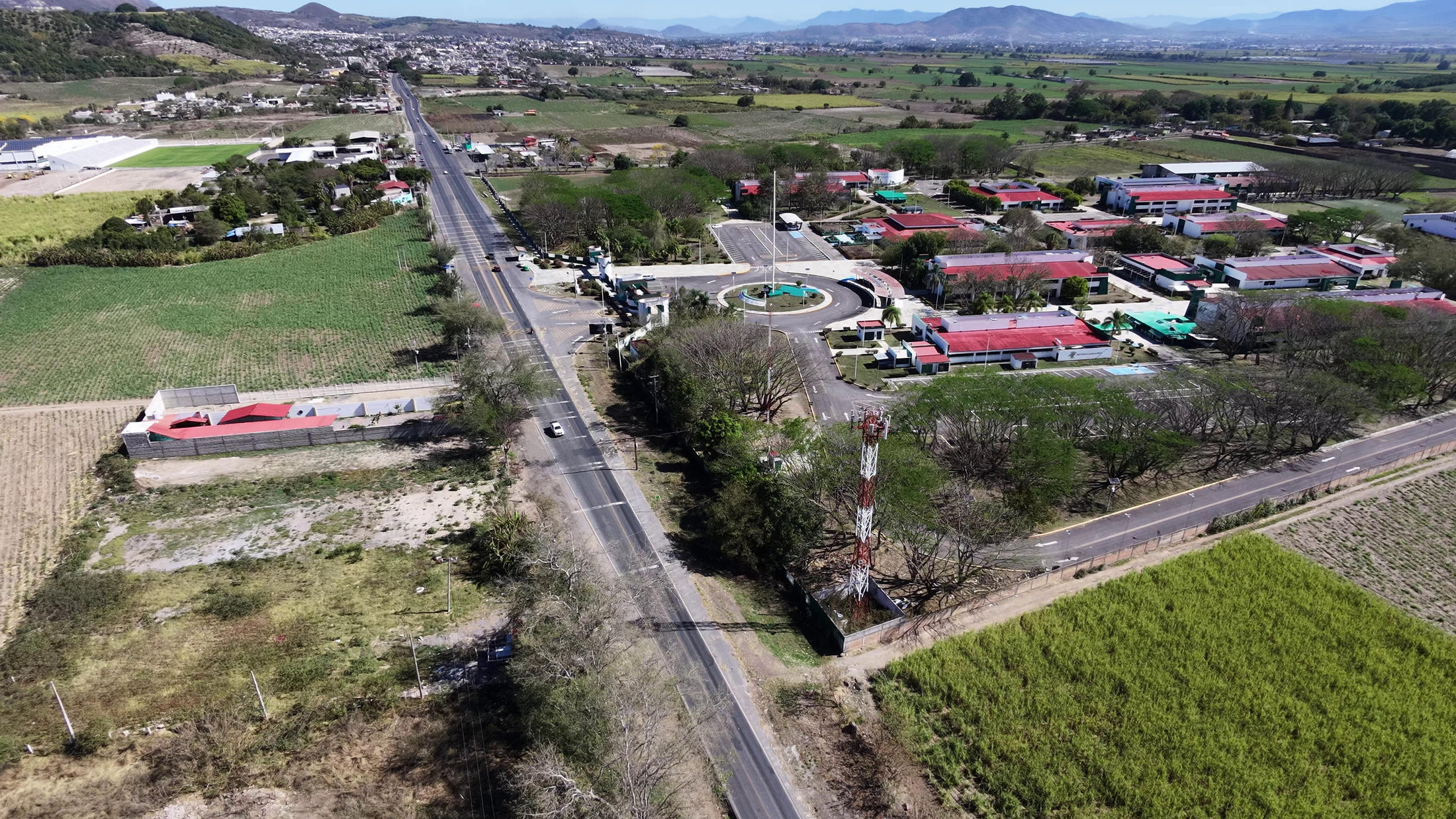 Fotografía real del entorno de la UT y carretera federal 200